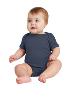 Rabbit Skins ™ Body de canalé de manga corta para bebés. RS4400